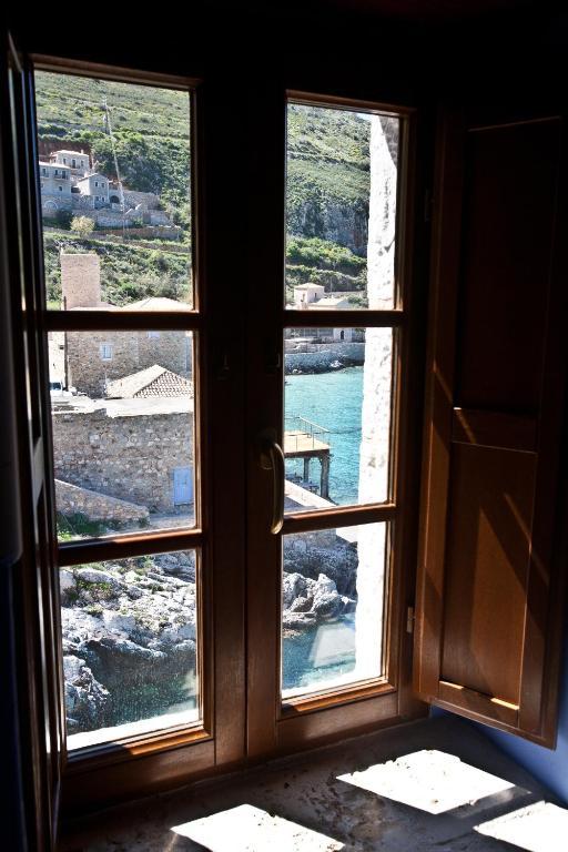 Hotel Mavromichalai Liménion Pokoj fotografie
