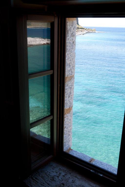 Hotel Mavromichalai Liménion Pokoj fotografie