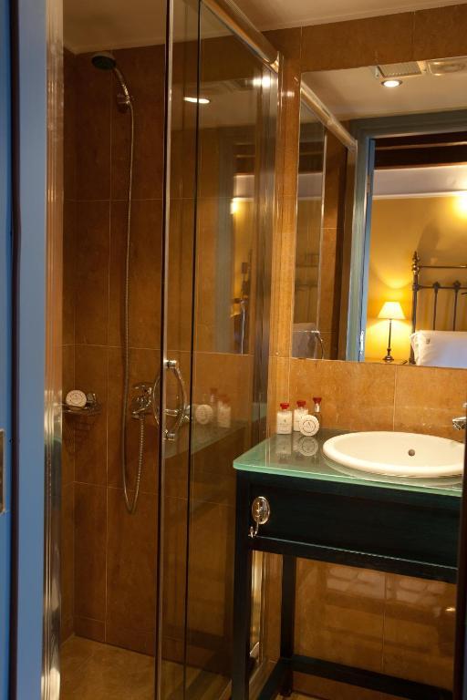 Hotel Mavromichalai Liménion Pokoj fotografie