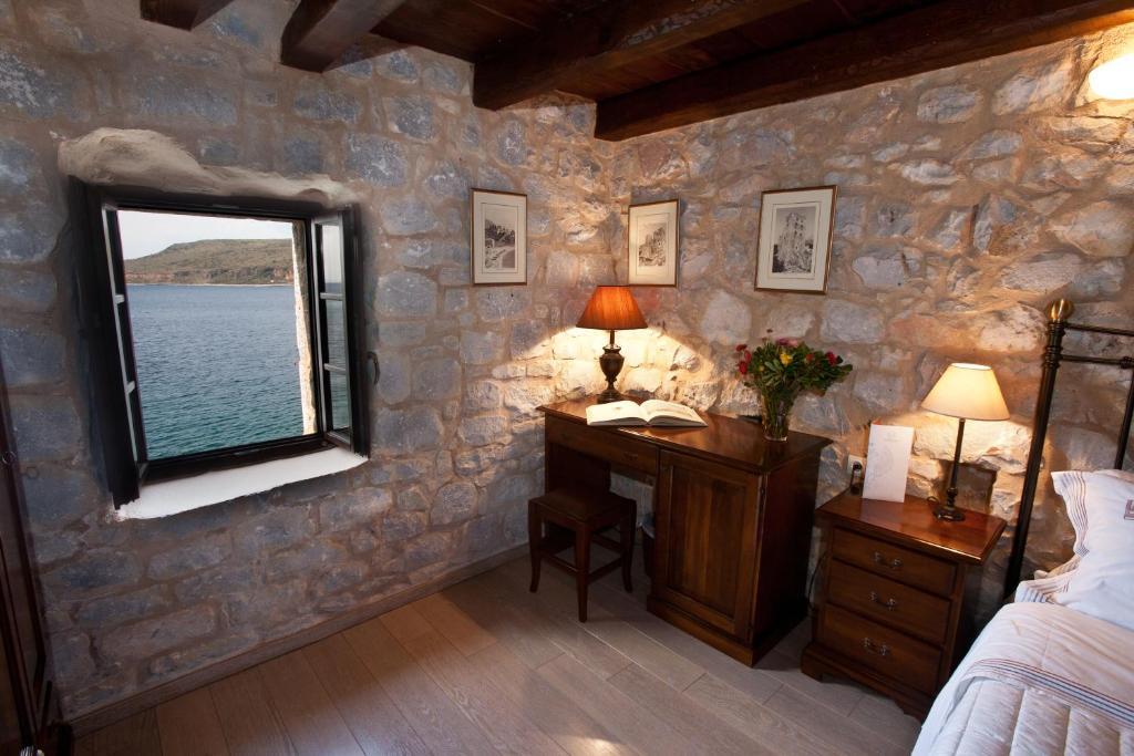 Hotel Mavromichalai Liménion Pokoj fotografie